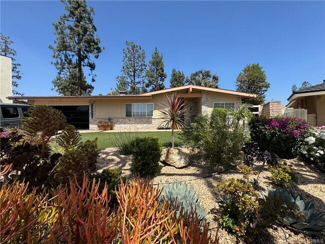 Building Photo - 10658 Fullbright Ave