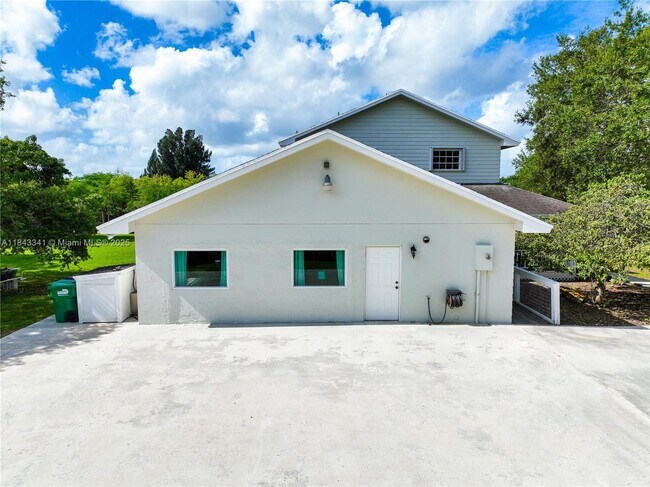Building Photo - 24545 SW 192nd Ave