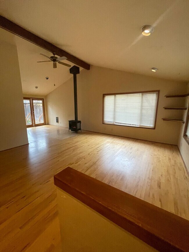 Building Photo - NW BEND Bungalow
