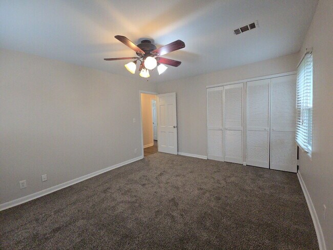 Building Photo - 981 Olympia Dr
