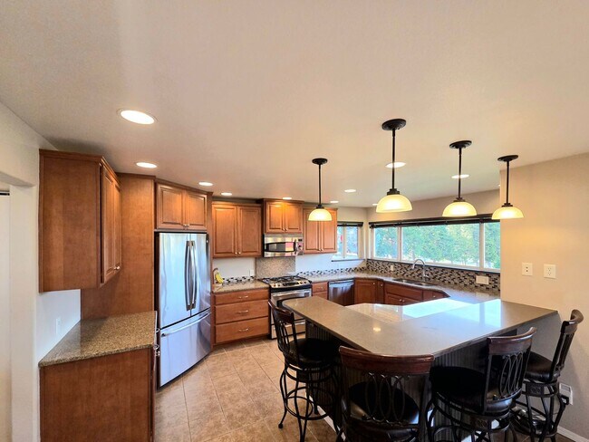 Building Photo - Grandiose Home on 1 Acre -- in East Wenatchee for Rent!! **5 Bed, 3 Bath**