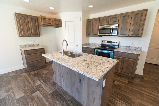 Building Photo - Spanish Fork Townhome