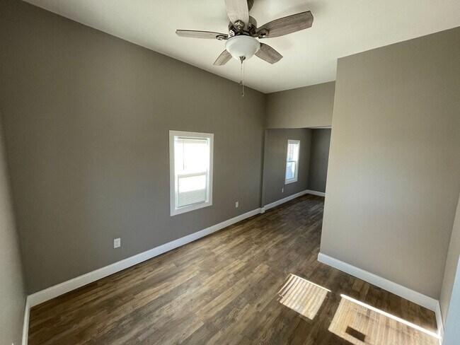 Building Photo - 205 8th Ave NW