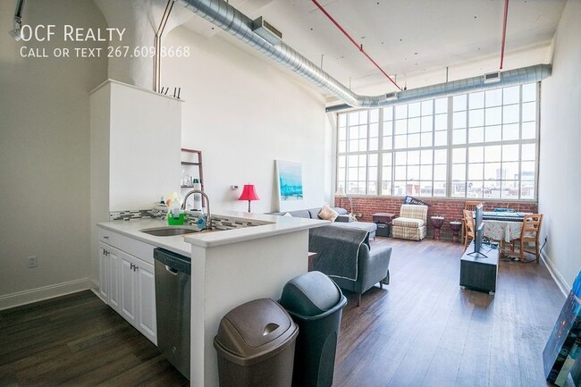 Primary Photo - Liberties Lofts Three Bedroom / Two Bathroom