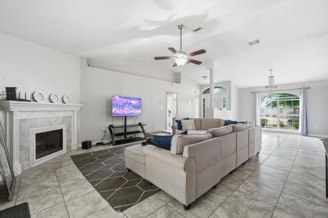 Building Photo - 123 Steeplechase Dr