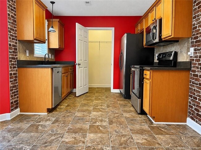 Building Photo - 2211 Puffin Pl