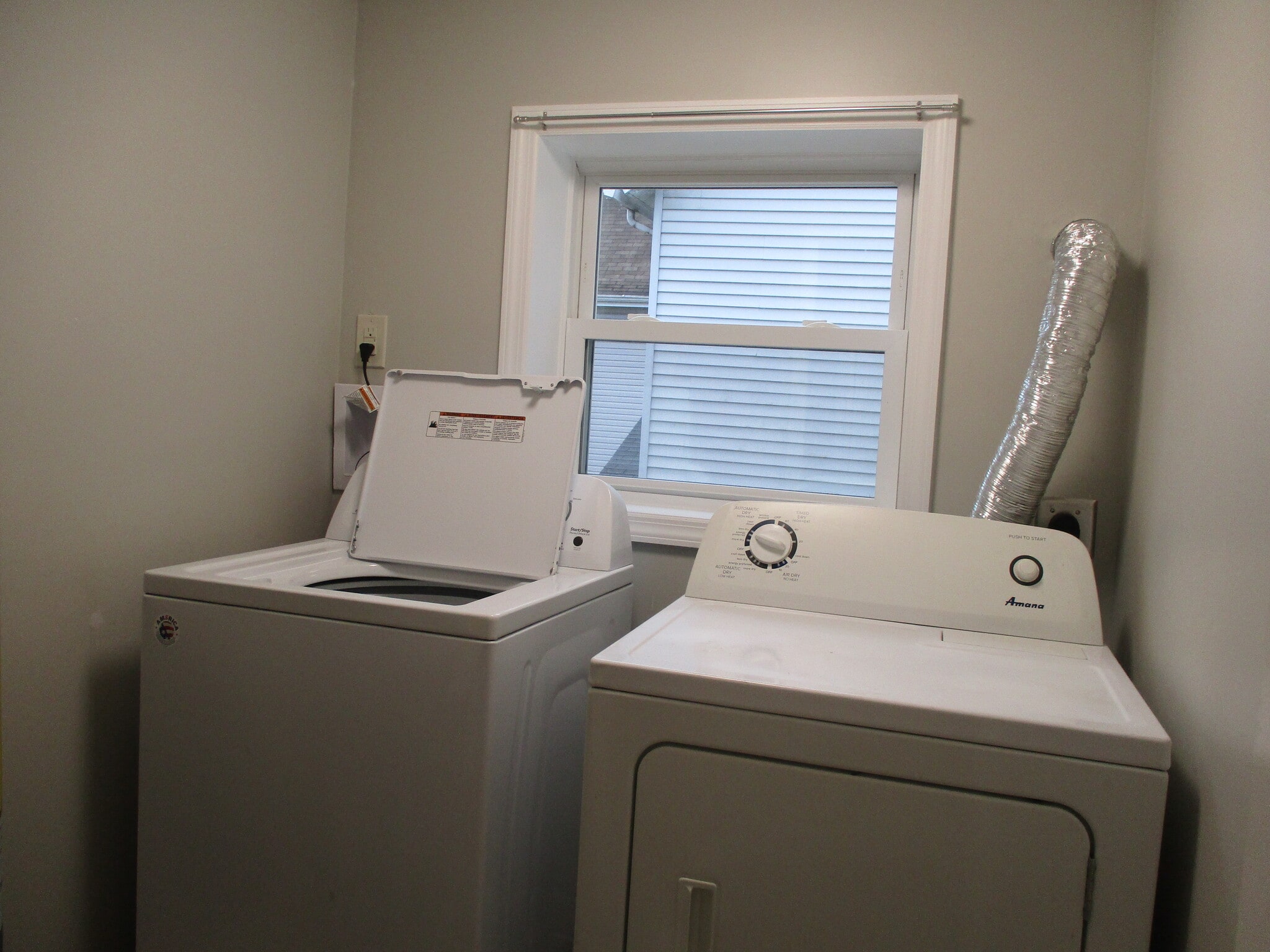 Laundry in unit - 461 Broadway St