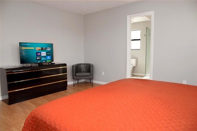 Building Photo - 722 SE Thanksgiving Ave