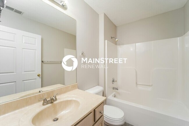 Building Photo - 4 Bedroom Pet-Friendly Home in Louisville, KY with Main Street Renewal