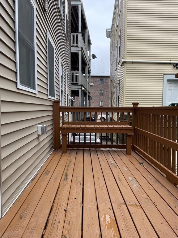 Building Photo - 27 Linden St