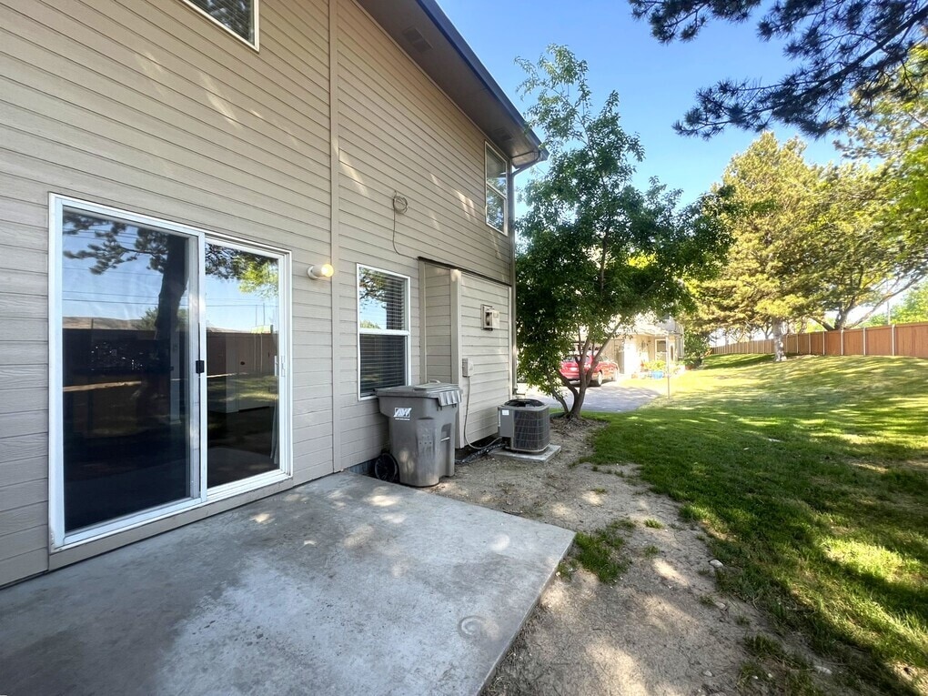 Building Photo - 5851 N Cobbler Ln