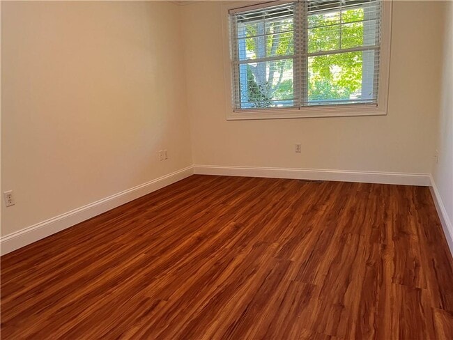 Building Photo - 33 Starr Dr W