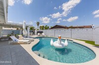 Building Photo - 8702 E Clarendon Ave