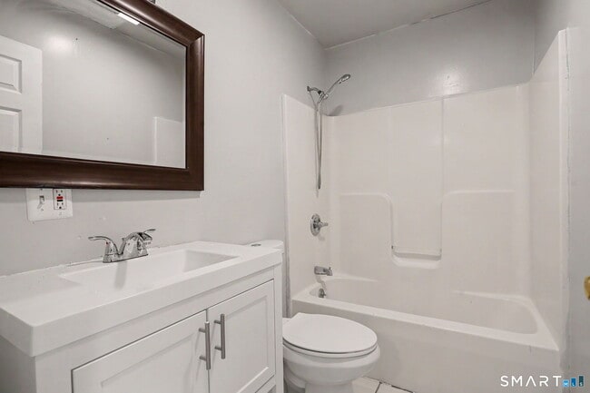 Building Photo - 143 Highland Ave