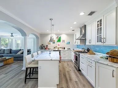 Building Photo - Rare South Tampa Rental in Virginia Park | Huge Private Backyard