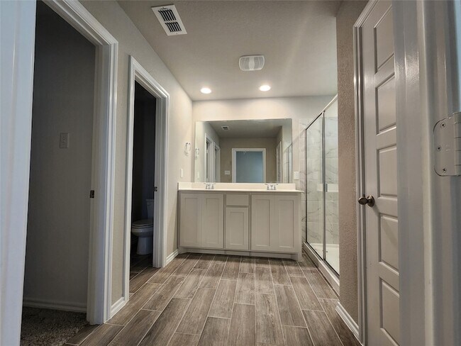 Building Photo - 355 Freestall Dr