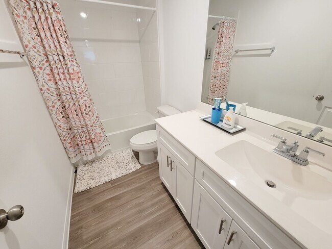 Building Photo - Ready to move in! The Granville floor plan...