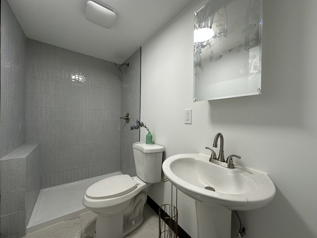 Building Photo - 1626 N Fairfield Ave