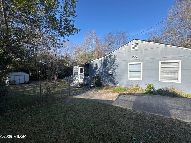 Building Photo - 3823 St Charles Pl