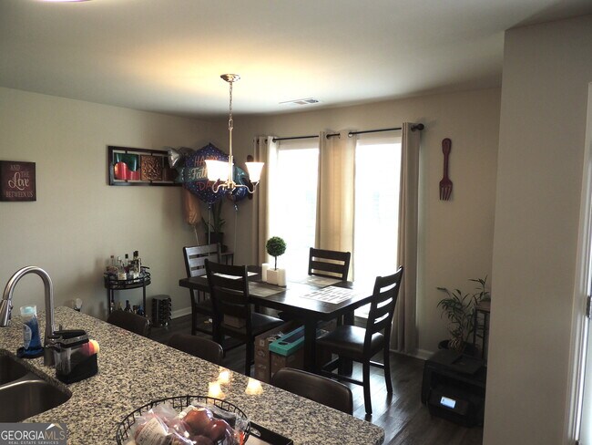 Building Photo - 325 McGiboney Ln