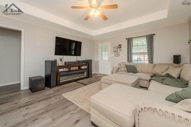 Building Photo - 1505 City View Dr