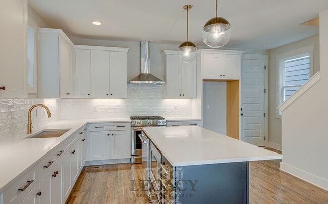 Building Photo - 600 45th Ave N