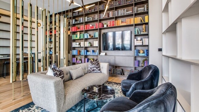 Building Photo - 2850 Fannin St