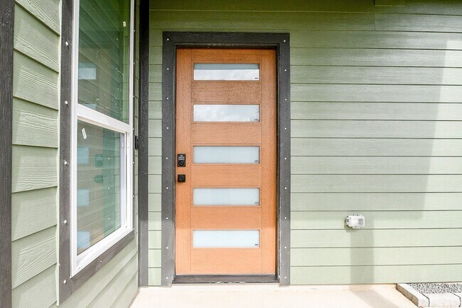 Building Photo - 4101 Victoria