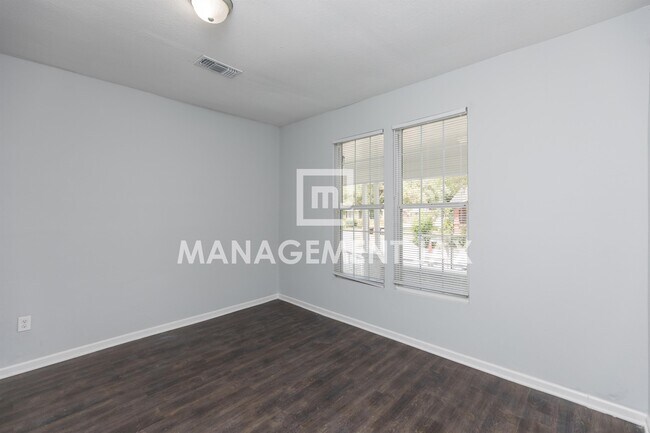 Building Photo - 350 W 25th St