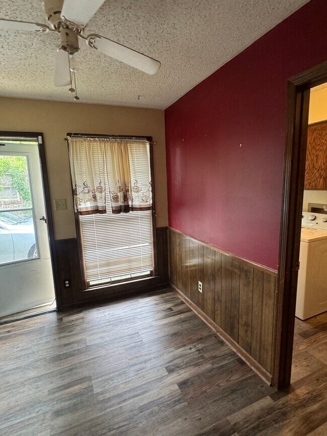 Building Photo - 3324 Cross Creek Dr
