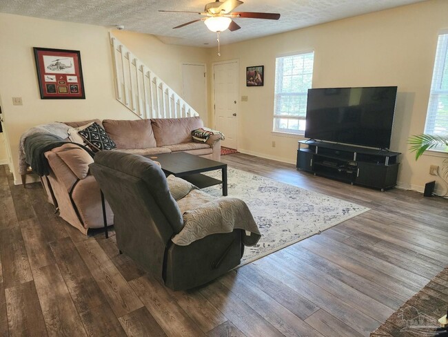 Building Photo - 4525 Baybrook Dr
