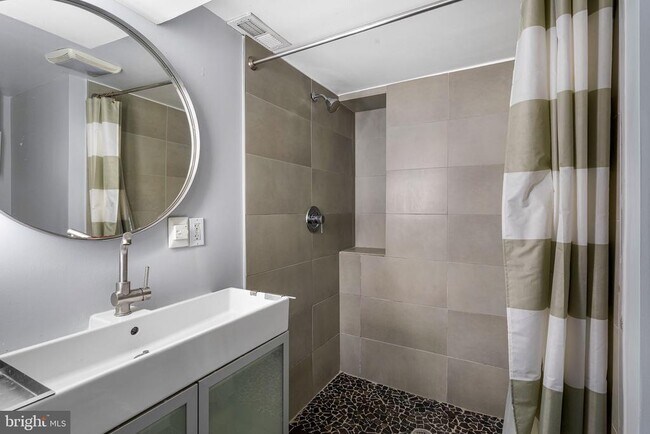 Building Photo - 1311 East Capitol St SE