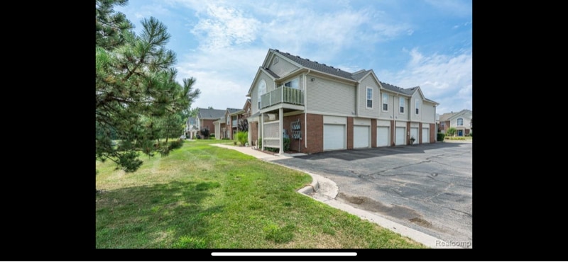 Building Photo - 1 Adler Park Dr W