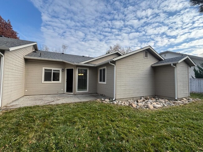 Building Photo - 2229 S Sumac St