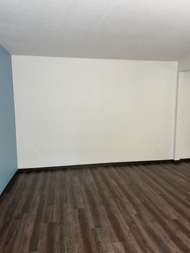 Building Photo - 2110 NE 65th St