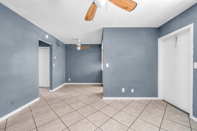 Building Photo - 616 #15