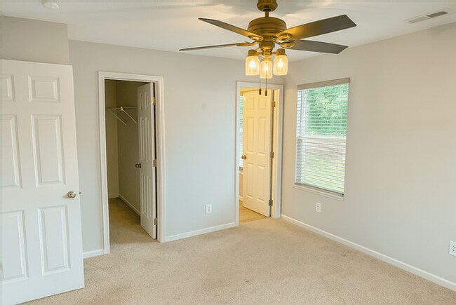 Building Photo - 635 Grove Cir