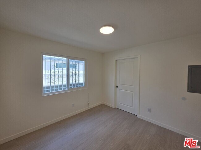 Building Photo - 912 N Ridgewood Pl
