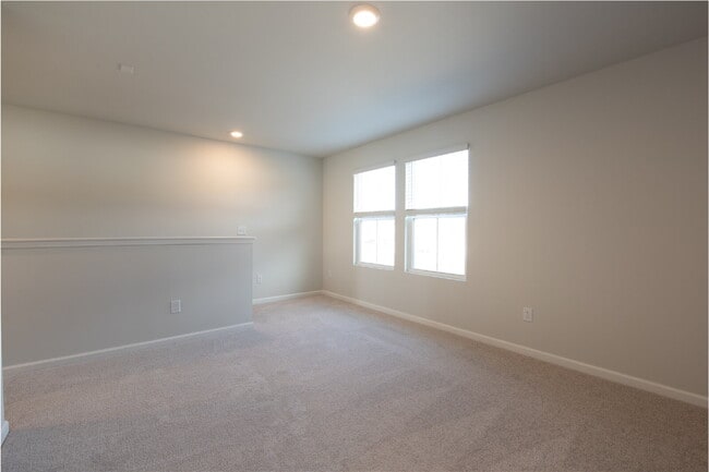 Building Photo - Brand New Build Never Lived In