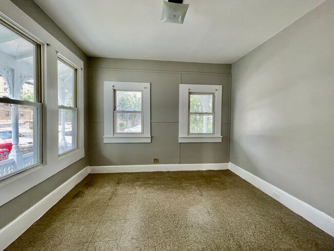 Building Photo - Spacious 4 Bedroom Twin FOR RENT in Bridge...