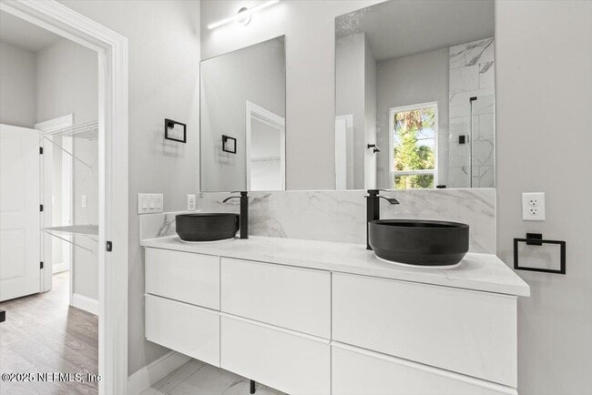 Building Photo - 5405 Heckscher Dr