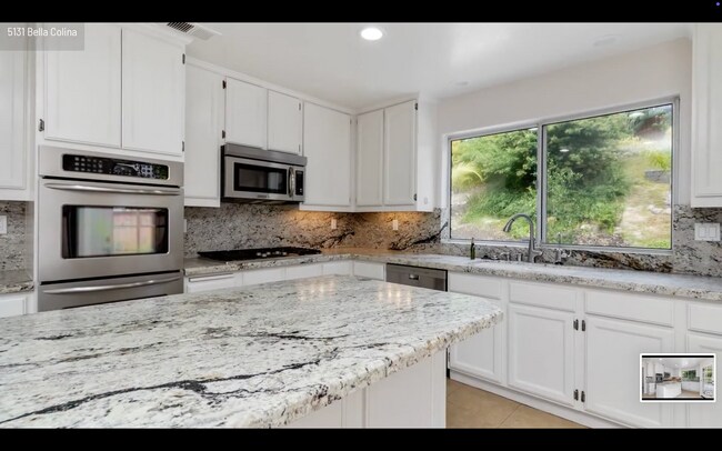 Building Photo - Incredible Rancho Del Oro Home!