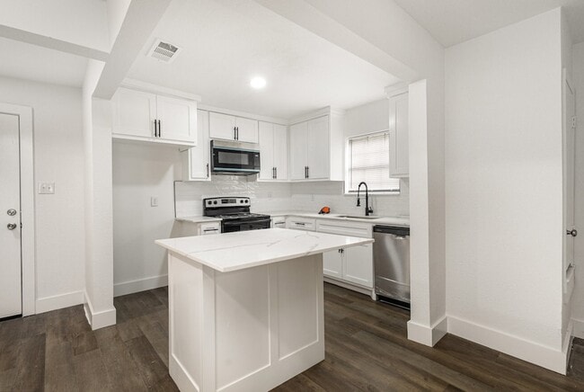 Building Photo - 1527 Columbia Ave