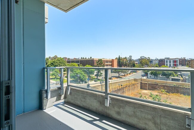 Building Photo - 1080 Park Blvd