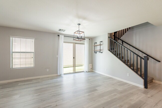 Building Photo - 1057 S Deerfield Ln