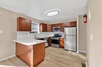 Building Photo - Newly Refinished 2 Bedroom Townhome