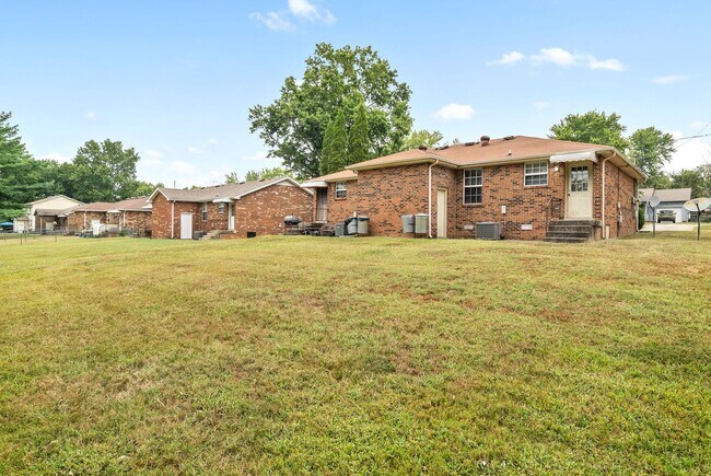 Building Photo - 630 R S Bradley Blvd