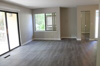 Building Photo - First Floor South End Condo - Palmetto Bay...