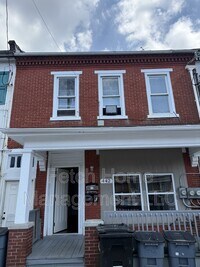 Building Photo - 442 N 9th St