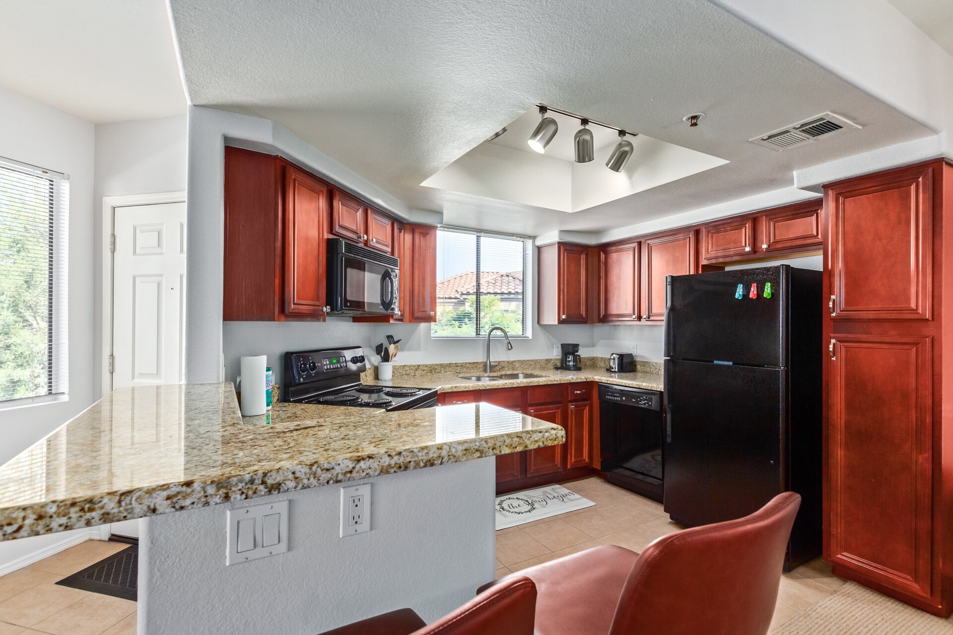 Building Photo - 4925 E Desert Cove Ave